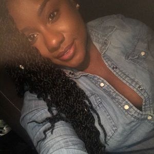 Meet your Posher, Moneke